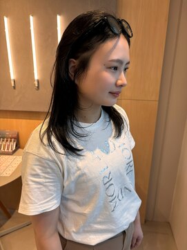 シダ(sida SAIIN) 20代30代レイヤーミディアム暗髪カジュアル