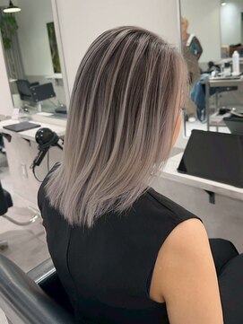 シエラ 南船場(CIERA.) "バレイヤージュウルフカット50代ヘアカラーセミロング "