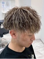 ダズルヘアーエイチ(DAZZLE hair H)&nbsp;ツイストスパイラルパーマ/ハイライトフェード名古屋西区学割U24