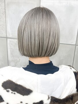 トゥコ(tuco) ボブ内巻きボブハイトーンカラーブロンドカラーシルバーカラー