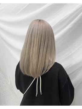 アズーア ヘアーアンドスパ(azure hair&spa) ホワイトミルクティー/ブリーチ3回~/横浜/ハイトーン