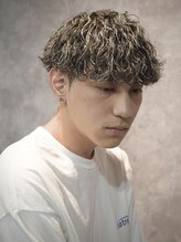 スウェルホワイト(SWELL WHITE) ホワイトメッシュ×波巻きスパイラル　メンズパーマ波巻きパーマ
