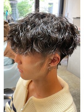 ジュンヌオム リンカラン(Jeune Homme LINGKARAN) 波巻きスパイラル×刈り上げマッシュ