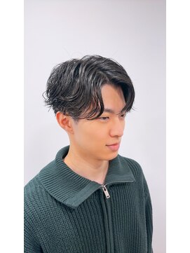 エムタニグチイプセ(M.TANIGUCHI ipse) 黒髪フェザーニュアンスパーマメンズセンターパート