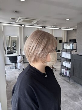 グランツ(Glanz) ホワイトベージュ×ショートボブ