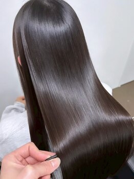 イオエ 心斎橋(ioe)の写真/【心斎橋駅徒歩5分】人気の縮毛矯正＊気になるクセやくねりを改善！憧れのサラサラストレートを叶えます◎