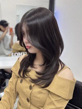 ロムーク 表参道(LOMKH) 小顔ロングレイヤーカット顔周り冬グレージュカラー透明感カラー