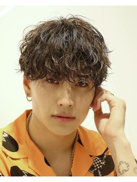 エース(ACES) 波巻きパーマ無造作マッシュ刈り上げツーブロック