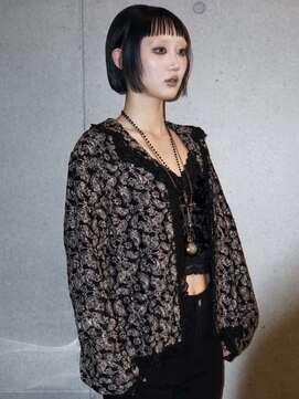 ヴァーディ オモテサンドウ(Vardy omotesando) bob/ボブ ルーツカラー 黒髪 おんまゆ モード