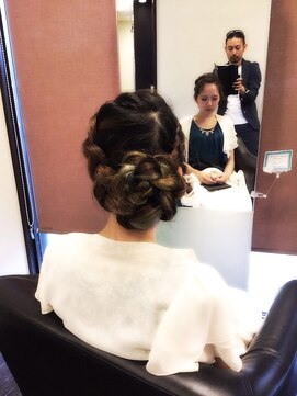 カサブランカアン(CASABLANCA.un) 旬の編み込みをアレンジ！“薔薇”モチーフのヘアセット♪