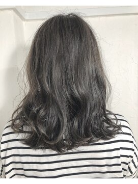 アンフィドットドゥルドゥ(AnFye.dueldo) 【AnFye.dueldo 】アッシュシルバー  ×  外ハネ