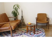 オーナーこだわりのアンティーク家具、小物。