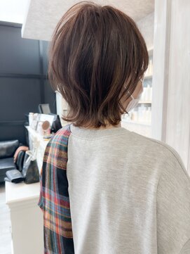 キャアリー(Caary) 福山美容室　切りっぱなし外ハネウルフベージュcaaryキャアリー