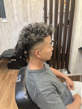 ライズヘアー(RISE HAIR) スキンフェード＋ハイライト＋パーマ