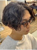 波巻きスパイラルパーマセンターパートツーブロックメンズパーマ