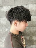 刈り上げ前下りマッシュ波巻きスパイラルパーマメンズショート