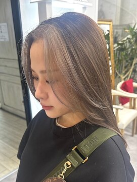 リア(riah) インナーカラー/フェイスフレーミング/ペールベージュ