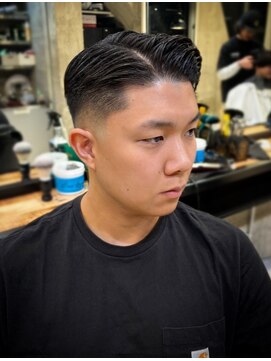 ビンゴ(BINGO) 1492黒髪刈り上げツーブロックフェードカットバーバースタイル