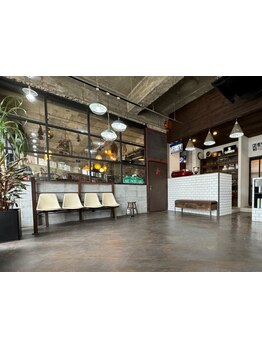 【雑貨屋併設】ヴィンテージ風のお洒落な店内が自慢◎NYにいるかのような非日常的な空間をご提供☆