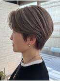 青山白髪ぼかしハイライトウルフショートボブグレージュ40代50代