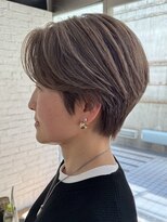 青山白髪ぼかしハイライトウルフショートボブグレージュ40代50代