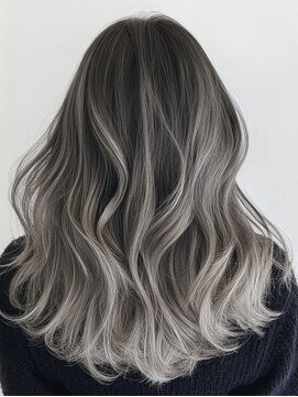 トゥルークリエイション 春日部(True Creation) グレーハイライトカラー