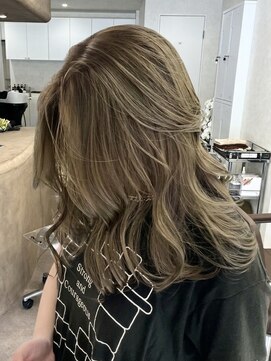 モニュメント イバラ(Monument ibara) ブリーチなしで赤みのない明るめオリーブベージュ！