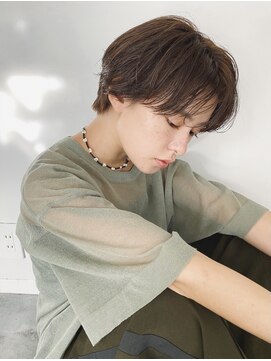 ルーム(Loom.) 〈スタイリング簡単〉センターパートショート×ブラウンカラー