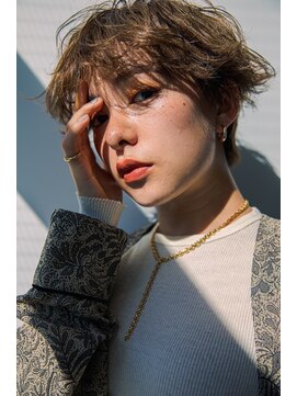 ルアナ(Luana) アッシュベージュ ハネ感ベリーショート