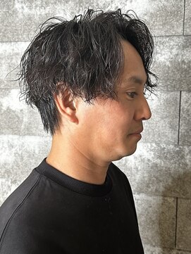 ヒュイル バイ ニアウ(Hwyl by Niau) メンズマッシュパーマニュアンスパーマスパイラルパーマ刈り上げ