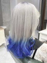 デイズ(days)&nbsp;ホワイトブロンド透明感カラー　毛先ブルーカラー