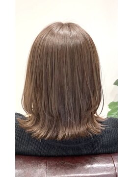 マル(maru。) ☆大人可愛い☆くびれ外ハネ