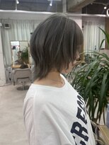 スイ(sui) アッシュグレー ウルフカット