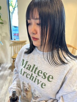 シフト(SHEEFT) ナチュラル黒髪ミディアムスタイル外はね20代30代