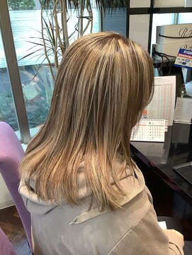 オート ボーテ カリッタ 名古屋(HAUTE BEAUTE CARITTA) アッシュ系ハイトーンメッシュ