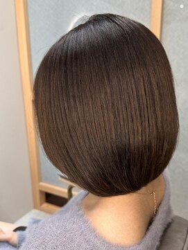 イゾラ(isola) 【isola】ロングからバッサリ/丸みボブ/アッシュブラウン