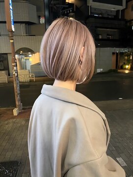 ラ キング(LA KING) イメチェンホワイトブロンド外ハネボブ美髪ワイドバング