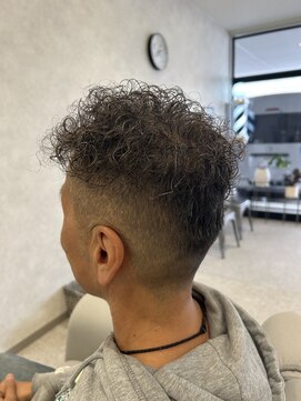 バーバーサンクチュアリ(Barber Sanctuary) ミニアフロ風パーマｘフェード