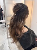 20代30代セミロングゆる巻きピンアレンジ