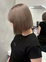 ベレーザ 渋谷(BELEZA) 14563ブリーチ&ダブルカラーオリーブベージュ切りっぱなしボブ