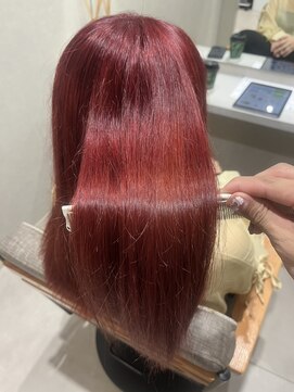 ナンバー 大分中央町店(N°) 艶感チェリーレッド×ストレートロングで華やか美髪