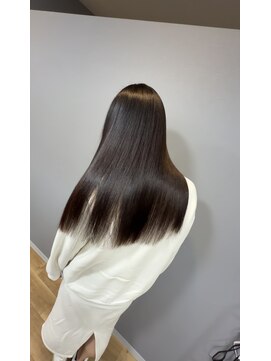 スリーク バイ ロイ 宇治店(sleek by roy) 印象激変。髪質改善ストレート。