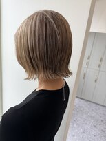 ロッカ(ROCCA)&nbsp;白髪ぼかしハイライト　顔周り白髪70％　白髪染め不使用