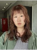 コテ巻きで作るパーマ風ミディアムレイヤー/オレンジピンク