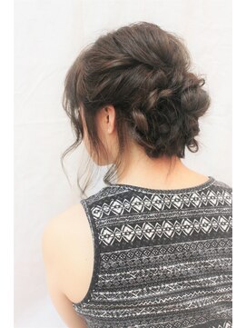 ルークス 中央林間(LOOOKS) もこもこ無造作感のあるシニヨン低めのヘアアレンジ