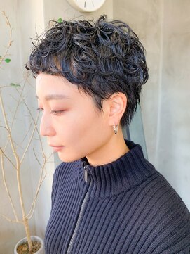 テトヘアー(teto hair) パーマヘア、ベリーショート、くるくるパーマ、オン眉