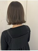 透明感柔らかベージュ×ぱつっとボブ