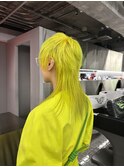 ネオンライムイエローの襟足長めウルフ