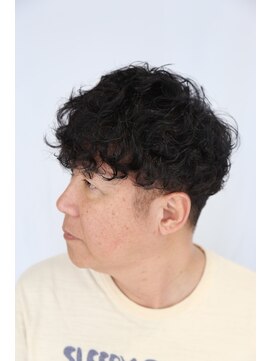 カーウォッシュバーバー(CARWASH BARBER) ナチュラルフェードパーマスタイル