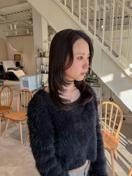 グリーン(green) カノ : 暗髪×レイヤーで抜け感あるスタイル